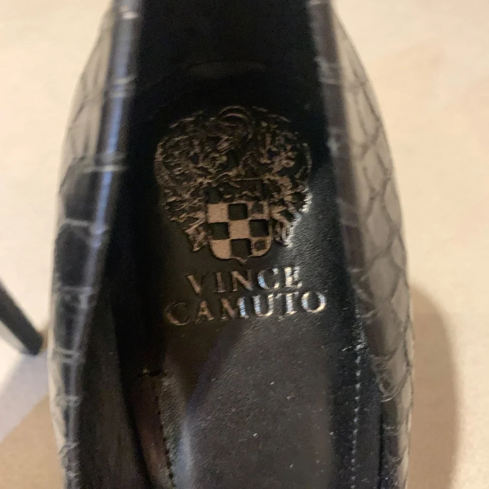 Vince Camuto Black Snakeprint Leather Pumps sz 9 M